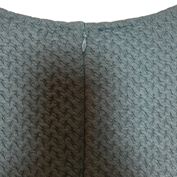 Ann Taylor Textured Knit Peplum Short Sleeve Top zippered Back Sz. M - Picture 5 of 13